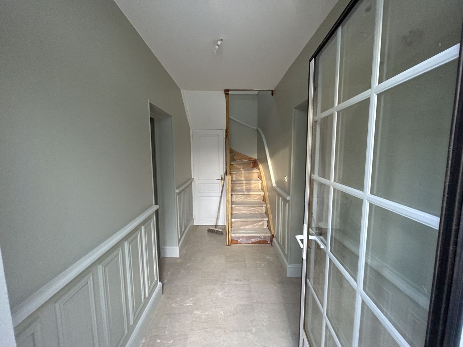 Circulation — Couloir & cage d'escalier